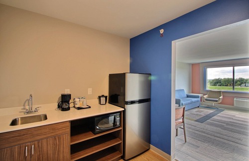 Fond du Lac Hotel | Holiday Inn Express & Suites Fond Du Lac by IHG