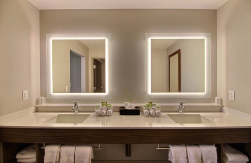 Fond du Lac Hotel | Holiday Inn Express & Suites Fond Du Lac by IHG