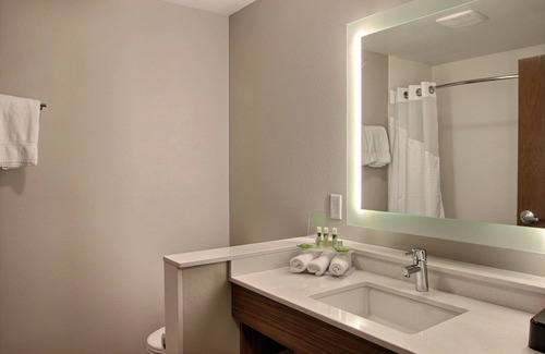 Fond du Lac Hotel | Holiday Inn Express & Suites Fond Du Lac by IHG