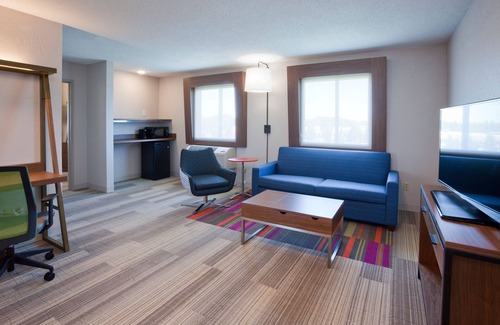 Golden Valley Hotel | Holiday Inn Express & Suites Minneapolis – West End by IHG
