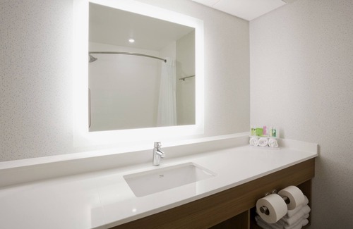 Golden Valley Hotel | Holiday Inn Express & Suites Minneapolis – West End by IHG