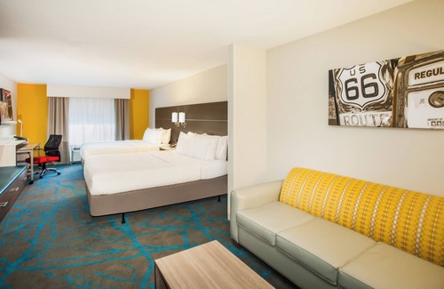 Litchfield Hotel | Holiday Inn Express & Suites Litchfield West by IHG