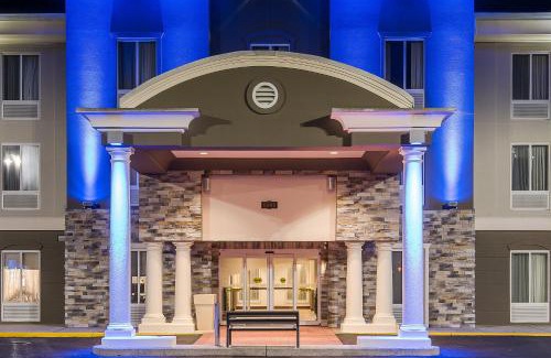 Mount Laurel Hotel | Holiday Inn Express & Suites Philadelphia - Mt Laurel by IHG
