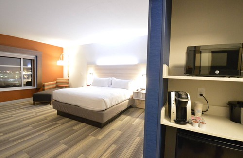 Perrysburg Hotel | Holiday Inn Express & Suites Toledo South - Perrysburg by IHG