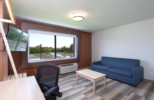 Port Huron Hotel | Holiday Inn Express & Suites Port Huron by IHG