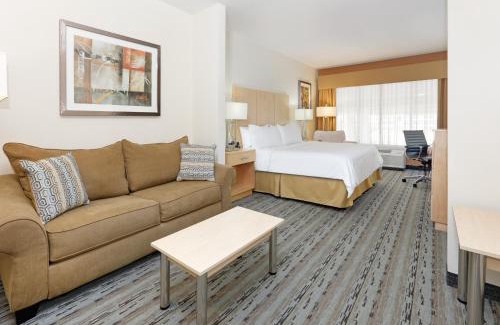 Brooks City Base Hotel | Holiday Inn Express & Suites San Antonio Brooks City Base by IHG