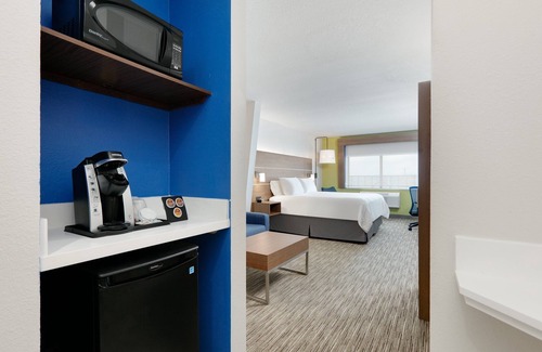 San Antonio Hotel | Holiday Inn Express & Suites San Antonio NW near SeaWorld by IHG