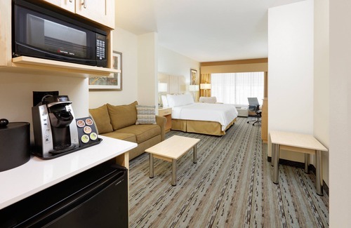 Brooks City Base Hotel | Holiday Inn Express & Suites San Antonio - Brooks City Base by IHG