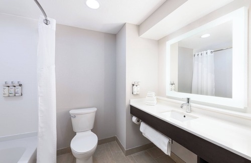 Forest Oaks Hotel | Holiday Inn Express & Suites Spring Hill by IHG