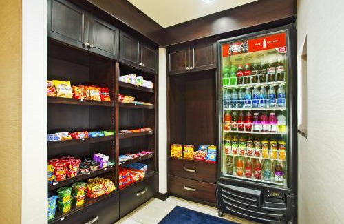 Springfield Hotel | Holiday Inn Express & Suites Springfield by IHG