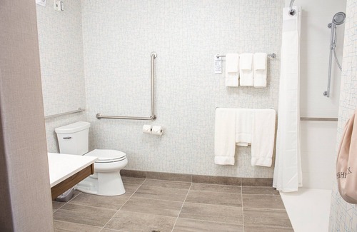 Dartmouth Hotel | Holiday Inn Express & Suites Halifax - Dartmouth by IHG