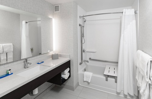 Saskatoon Hotel | Holiday Inn Express & Suites Saskatoon East - University by IHG