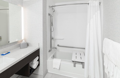 Saskatoon Hotel | Holiday Inn Express & Suites Saskatoon East - University by IHG