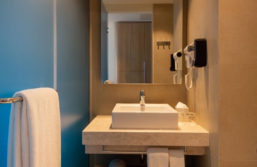 Hoskote Hotel | Holiday Inn Express & Suites Bengaluru Old Madras Road by IHG