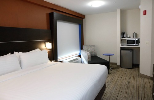 Alabaster Hotel | Holiday Inn Express & Suites Alabaster by IHG