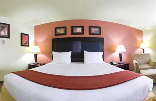 Alexandria Hotel | Holiday Inn Express & Suites Alexandria, an IHG Hotel