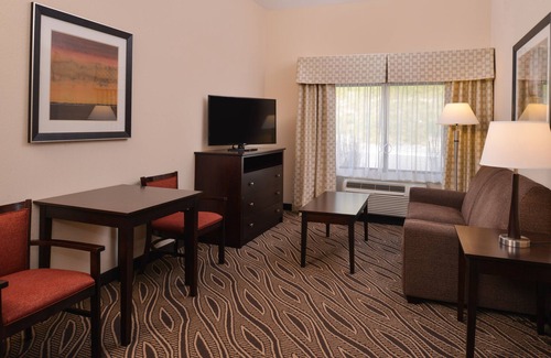 Strabane Hotel | Holiday Inn Express & Suites Washington - Meadow Lands by IHG