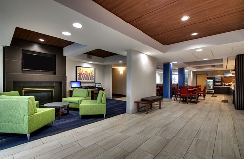Cedar Rapids - Iowa City Hotel | Holiday Inn Express & Suites - Interstate 380 at 33rd Avenue by IHG