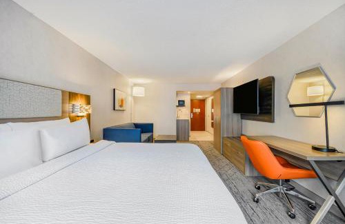 Cheektowaga Hotel | Holiday Inn Express & Suites Buffalo Airport by IHG