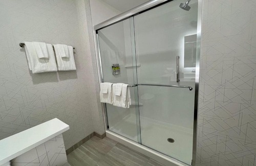 Fort Smith Hotel | Holiday Inn Express & Suites - Ft. Smith - Airport by IHG