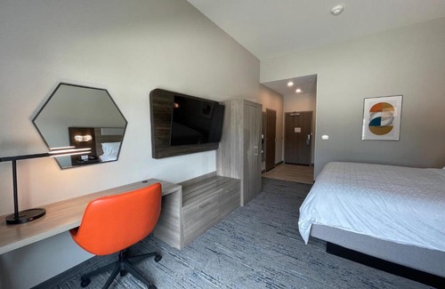 Fort Smith Hotel | Holiday Inn Express & Suites - Ft. Smith - Airport by IHG