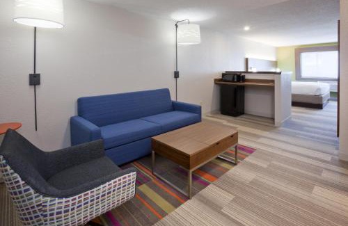 Golden Valley Hotel | Holiday Inn Express & Suites Minneapolis - West End by IHG