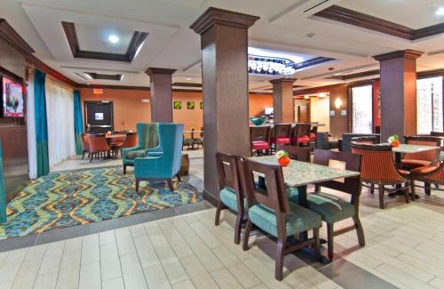 San Antonio Hotel | Holiday Inn Express & Suites San Antonio Frost Bank Center by IHG