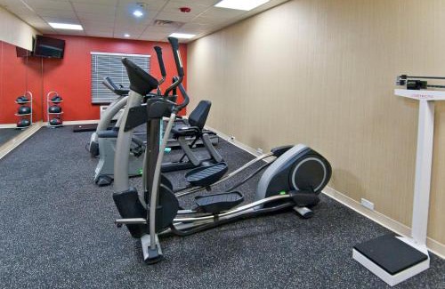 San Antonio Hotel | Holiday Inn Express & Suites San Antonio Frost Bank Center by IHG
