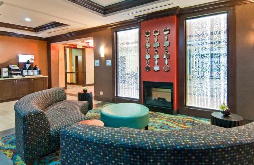 San Antonio Hotel | Holiday Inn Express & Suites San Antonio Frost Bank Center by IHG