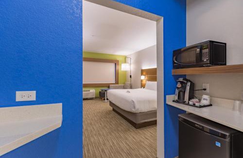 San Marcos Hotel | Holiday Inn Express & Suites - San Marcos South by IHG
