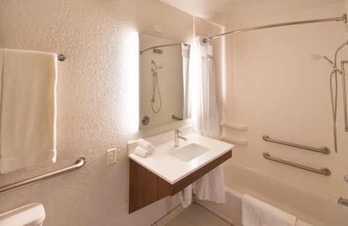 Worthington Hotel | Holiday Inn Express & Suites Worthington by IHG
