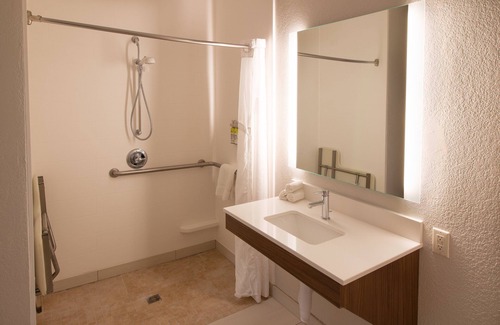 Worthington Hotel | Holiday Inn Express & Suites Worthington by IHG