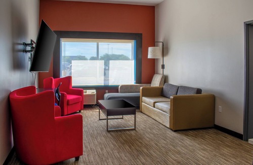 Yorkville Hotel | Holiday Inn Express & Suites Yorkville by IHG