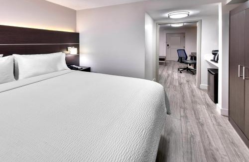 Sheridan Hotel | Holiday Inn Express & Suites Mississauga-Toronto Southwest by IHG