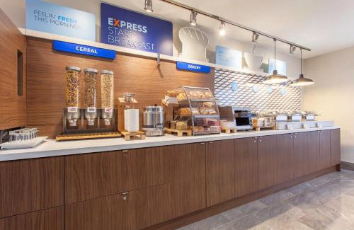 Sheridan Hotel | Holiday Inn Express & Suites Mississauga-Toronto Southwest by IHG