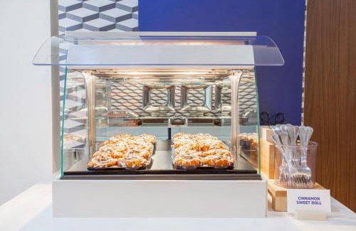Sheridan Hotel | Holiday Inn Express & Suites Mississauga-Toronto Southwest by IHG