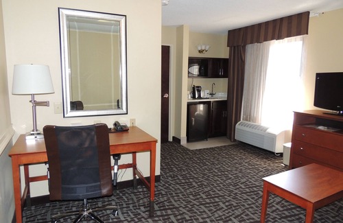New Castle Hotel | Holiday Inn Express & Suites Birmingham Trussville by IHG