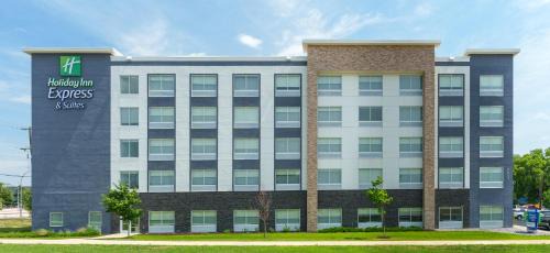 East Bloomington Hotel | Holiday Inn Express & Suites - Mall of America - MSP Airport by IHG