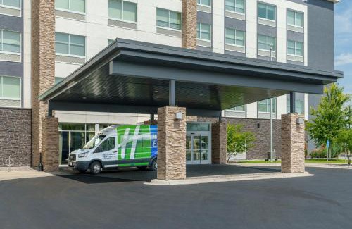 East Bloomington Hotel | Holiday Inn Express & Suites - Mall of America - MSP Airport by IHG