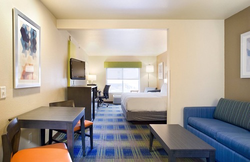 Brookings Hotel | Holiday Inn Express & Suites Brookings by IHG