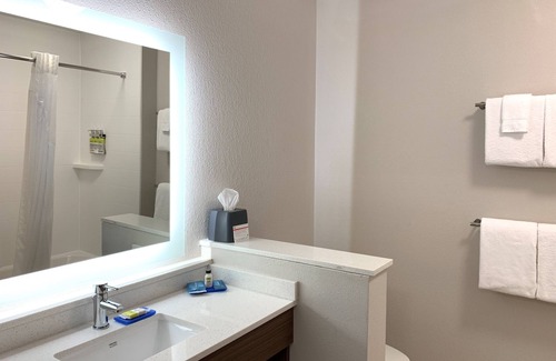 Danville Hotel | Holiday Inn Express & Suites Danville by IHG