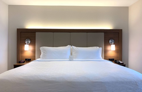 Danville Hotel | Holiday Inn Express & Suites Danville by IHG