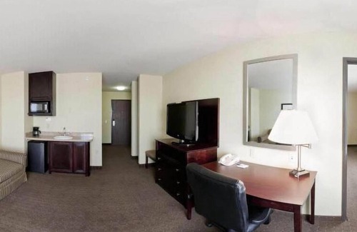 Eagle Pass Hotel | Holiday Inn Express & Suites Eagle Pass by IHG