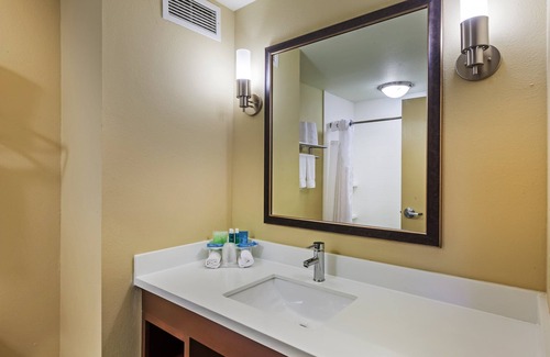 Eagle Pass Hotel | Holiday Inn Express & Suites Eagle Pass by IHG