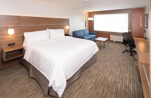 Kalamazoo Hotel | Holiday Inn Express & Suites - Kalamazoo West by IHG