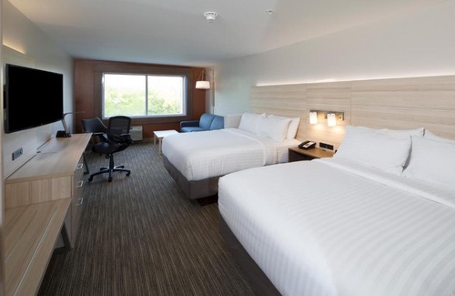 Kalamazoo Hotel | Holiday Inn Express & Suites - Kalamazoo West by IHG