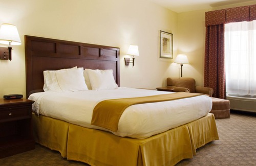 Levelland Hotel | Holiday Inn Express & Suites Levelland by IHG