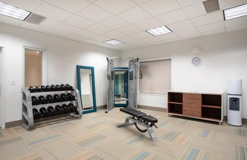Manhattan Hotel | Holiday Inn Express & Suites Manhattan by IHG