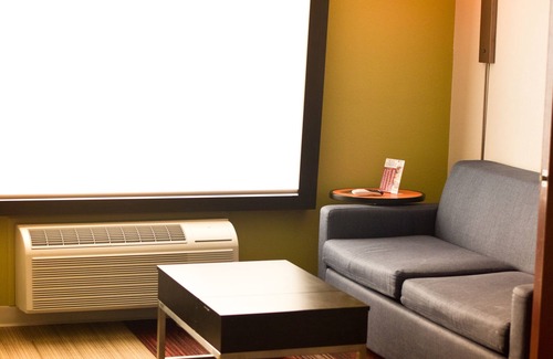 Maryville Hotel | Holiday Inn Express & Suites Maryville by IHG