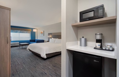 Muskegon Hotel | Holiday Inn Express & Suites Muskegon - Grand Haven by IHG